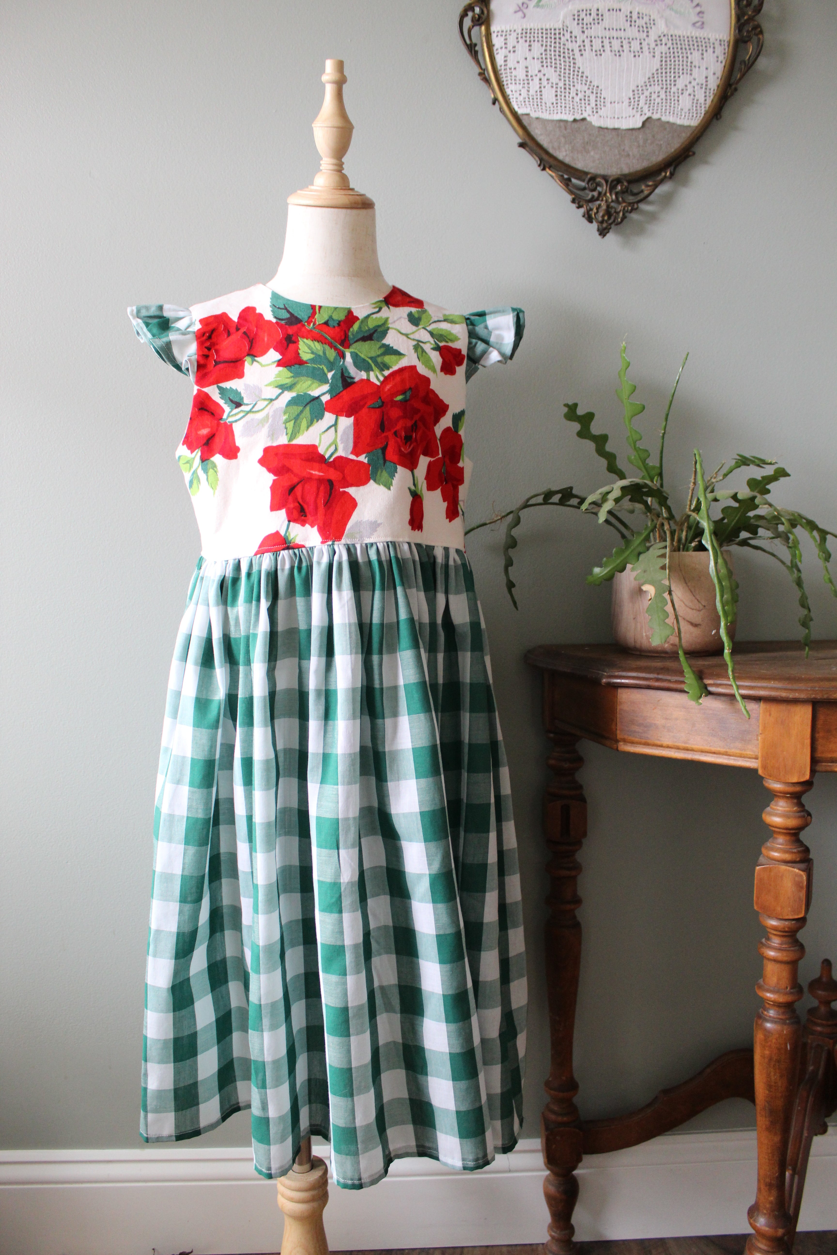 Rose Flutter Sleeve Christmas Dress | Girls Size 8